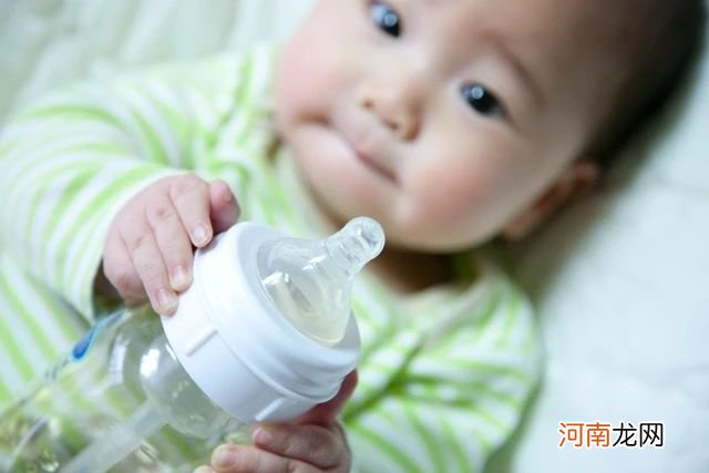 宝宝不爱喝水原来危害这么多，让宝宝喝水，可能是你方法没用对