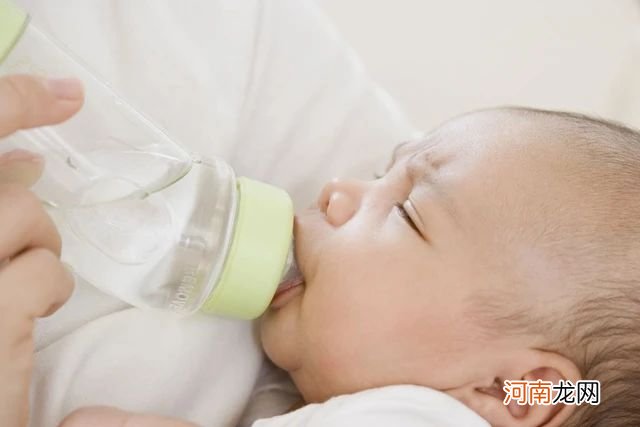 宝宝不爱喝水原来危害这么多，让宝宝喝水，可能是你方法没用对