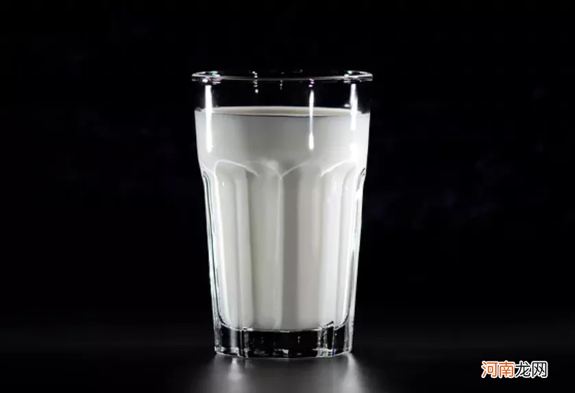 纯牛奶和鲜牛奶的区别和选择技巧 纯牛奶保质期一般多久