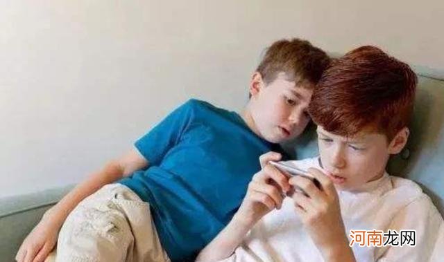 孩子几岁可以配部手机?不是10岁也不是15岁,这个年龄正适合