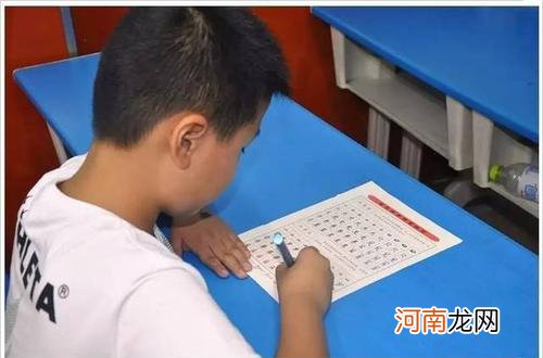 先教孩子读书还是先教写字？教错顺序影响学习，别怪孩子没天分