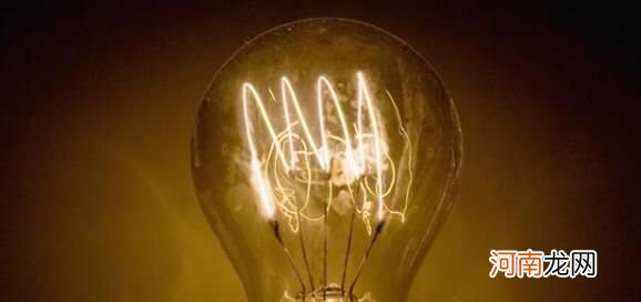 第一盏电灯是谁发明的