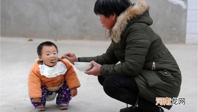 帮了子女却害了孙子，带娃的奶奶该背锅？浅谈隔代教育的功与过