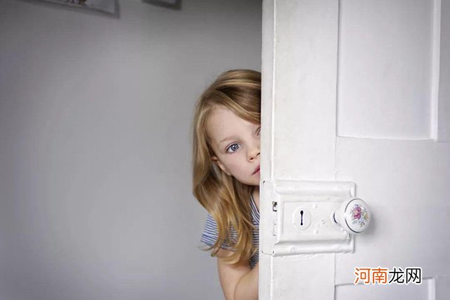 “穷养儿子富养女”真的对吗？两者教育方法不同，家长可别搞错了