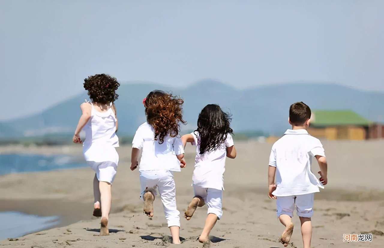 “穷养儿子富养女”真的对吗？两者教育方法不同，家长可别搞错了