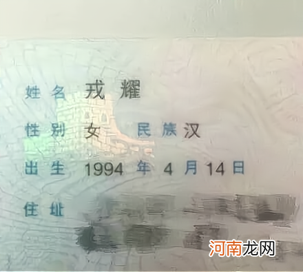 “假复姓”名字越来越流行，既不美观也没有意义，却深受父母们喜欢，名字里带个姓氏那么重要？