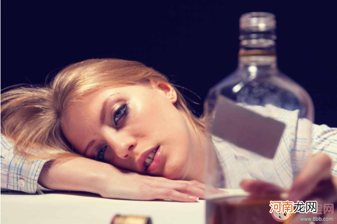 睡前|睡前喝酒有助于健康吗 能用酒精帮助入睡吗