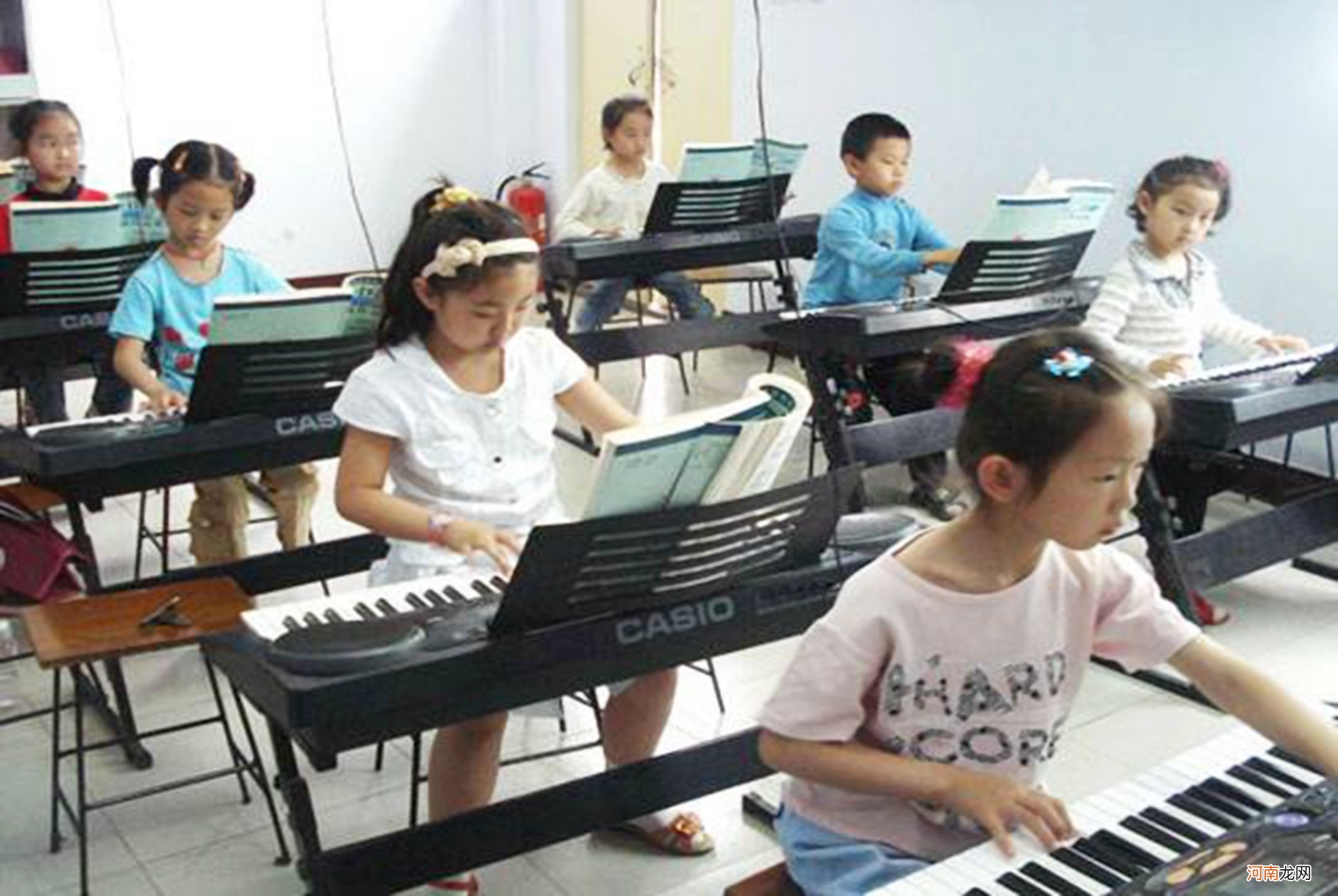 中产阶级家庭给孩子报兴趣班：钢琴已“没落”，小众特长才显高端