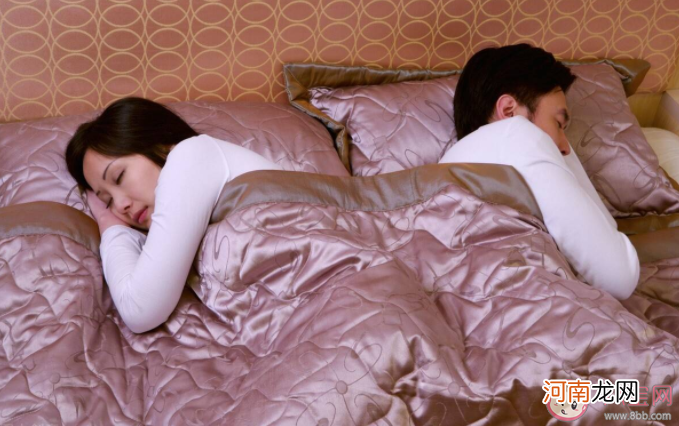 中年夫妻|为什么很多夫妻中年以后分开睡 中年夫妻分房睡有哪些坏处