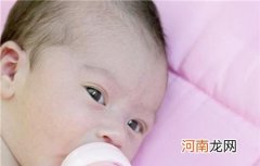 如何判断宝宝是否吃饱 新生儿吃奶量标准