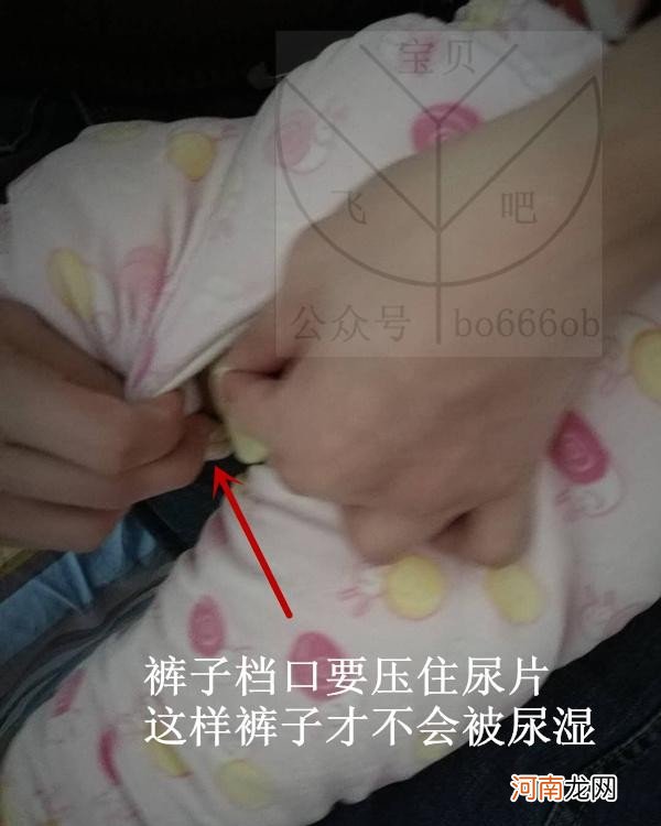 这样给宝宝垫尿裤子才不会被尿湿 尿片怎么用不会湿裤子