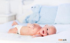 新生婴儿什么时候可以用枕头 刚出生婴儿能枕枕头