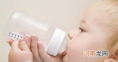 宝宝不喝水怎么办 奶粉喂养的宝宝一定要喝水吗