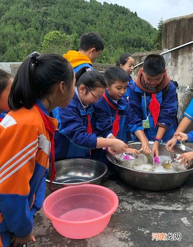 住校还是走读？你所忽略的，恰恰是她最需要的。不要再放养孩子了