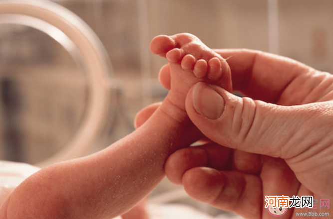 孕期|孕期早产的迹象有哪些 早产儿出生越早越容易有缺陷