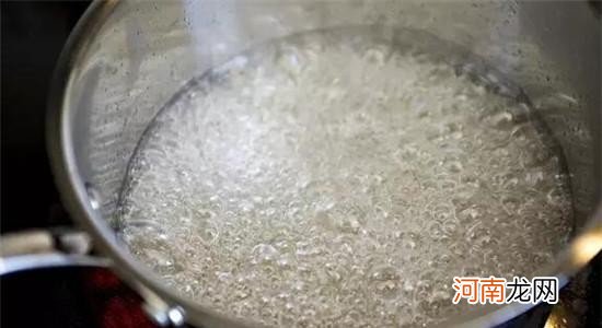 去除水杯异味的7种方法 去除水杯异味之开水去味法