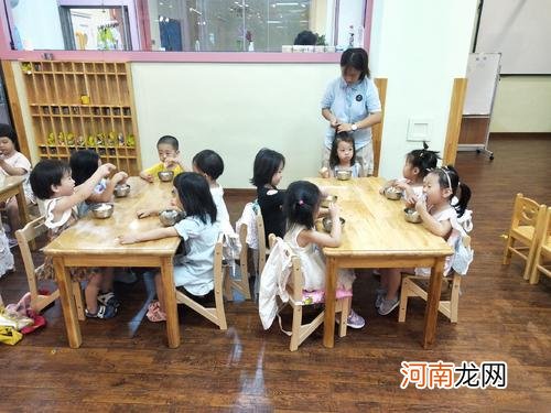 送孩子上幼儿园：不宜早不宜晚，幼儿园老师都希望是这个时间段！