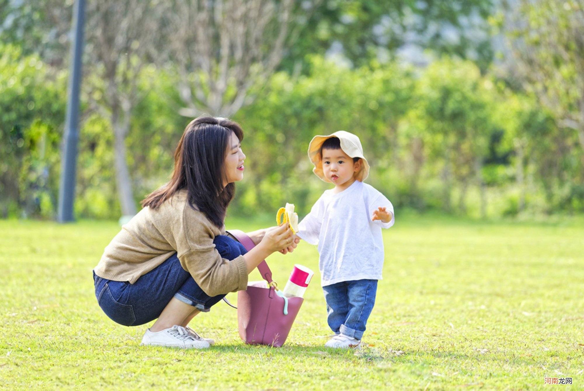 幼儿园门口孩子嗷嗷哭？可能是“分离焦虑”，三招让孩子轻松入园