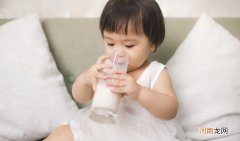 睡前奶能促进睡眠吗 孩子喝牛奶的最佳时间
