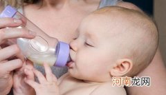 新生儿吃多少奶粉合适 新生儿3周吃多少毫升奶粉