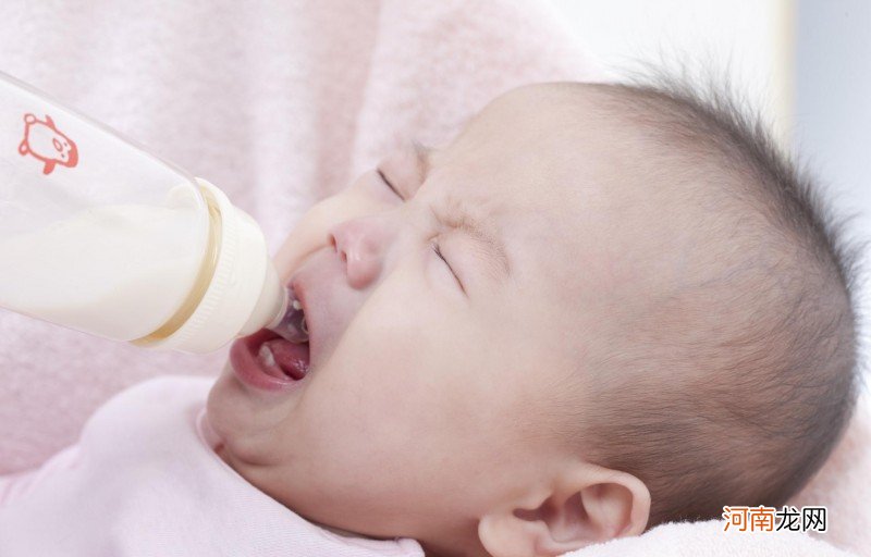 宝宝突然抗拒吃奶是怎么回事 两个月宝宝突然不喝奶粉了