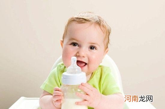 饮奶量充足到底是多少 添加辅食后如何喂奶