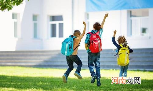 孩子的书包该由谁来背？背错了，后果很严重（建议精读）