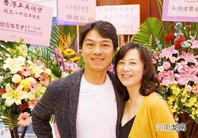 21岁拿过百花奖影后，58岁客串《小舍得》翻红，时尚穿搭不输演技