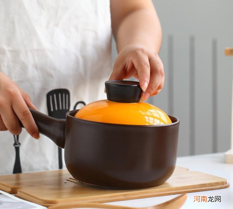 陶瓷锅第一次用怎么开锅，铁锅的开锅方法