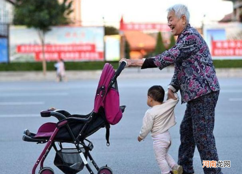 高学历婆婆的哭诉：我看了那么多书，却被晚年带娃打败了