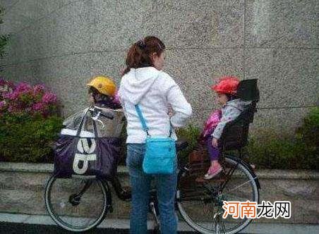 一家人挤一个房间,坚持生二胎,网友:勇气可嘉!拿啥养孩子?