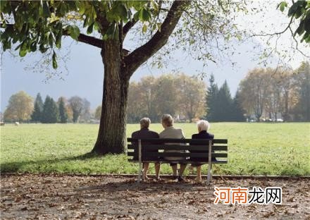 典型的中国式悲哀：给儿女带孩子的老人们从不被重视