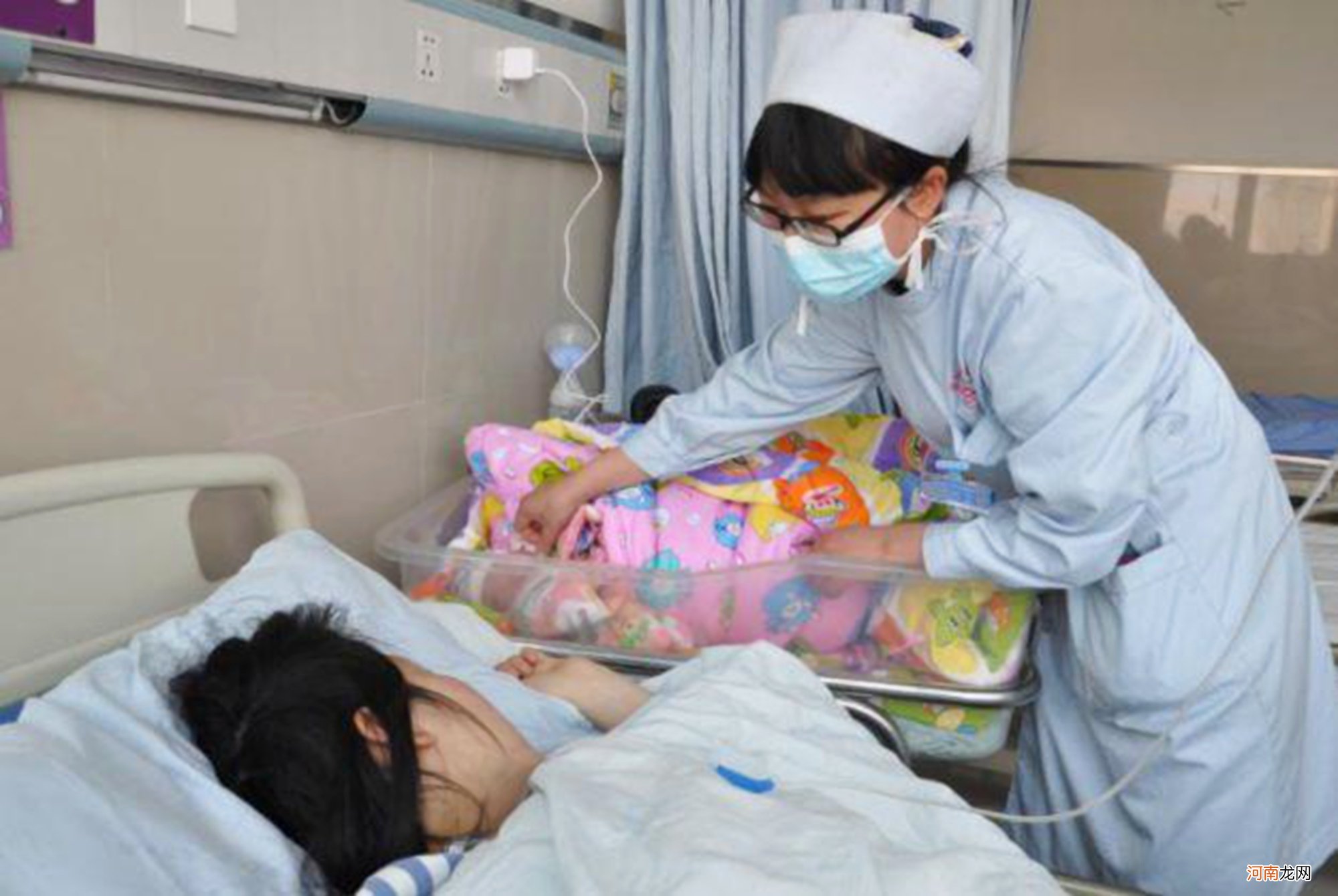 为啥孩子越大越粘人，“求抱抱”背后的原因，让妈妈不忍拒绝