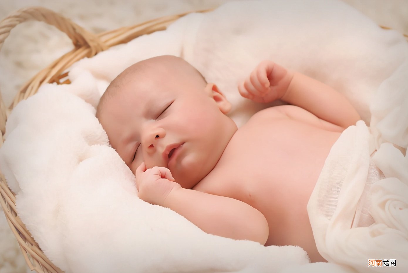 照料新生儿：牢记“3要3不要”，勤做2件事，宝宝睡得香发育好