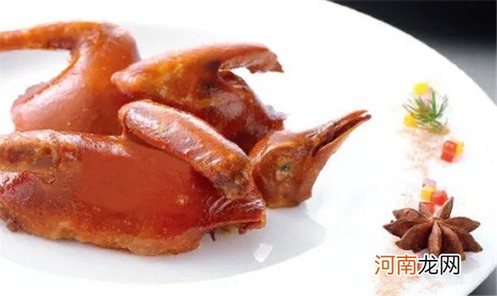 附制作视频 网红菜品“玻璃脆皮乳鸽”，配方与制作方法全公开！