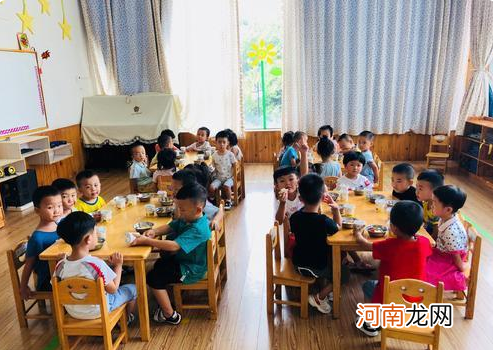 气温断崖式下降、老师抱怨出勤率低,宝妈回怼:生病了算谁的?