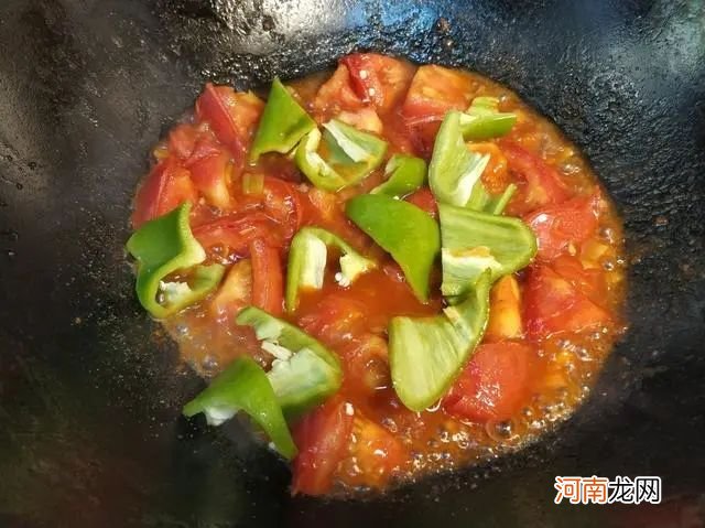 做烧茄子时，茄子不要直接下锅炸，多加一步，茄子更入味