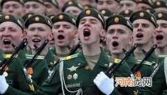 俄罗斯阅兵时喊的“乌拉”是什么意思?