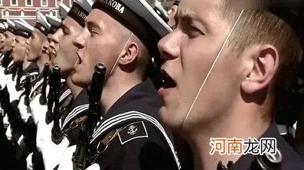 俄罗斯阅兵时喊的“乌拉”是什么意思?