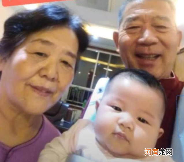 67岁高龄产妇生子一年后，即将面临的3个问题，最后一个很现实