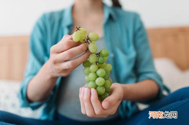 孕期吃葡萄会让孩子眼睛变大？两种食物比葡萄有效，孕妇可常吃