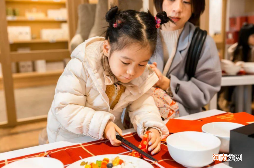 李玫瑾：情商低的孩子，吃饭时有3个坏习惯，能改赶紧改