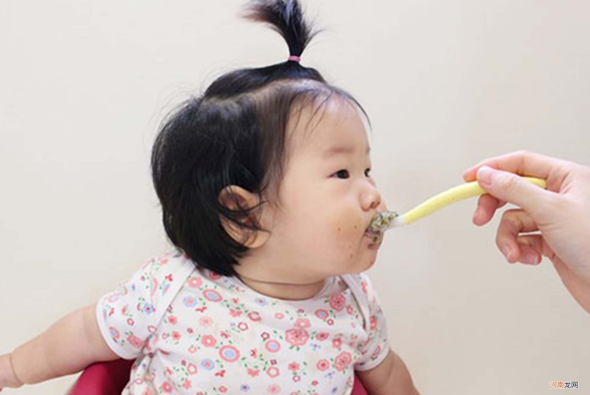 宝宝牙齿萌发期，宝妈辅食安排要有招数，牙齿长得好，营养不能少