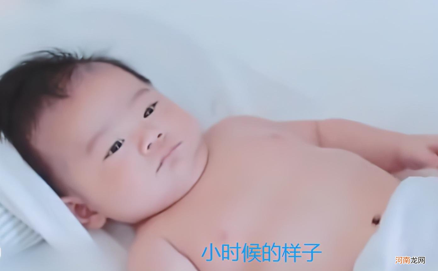 有种颜值是“品如”的儿子，皮肤随妈“发量”随爸，有男主范儿