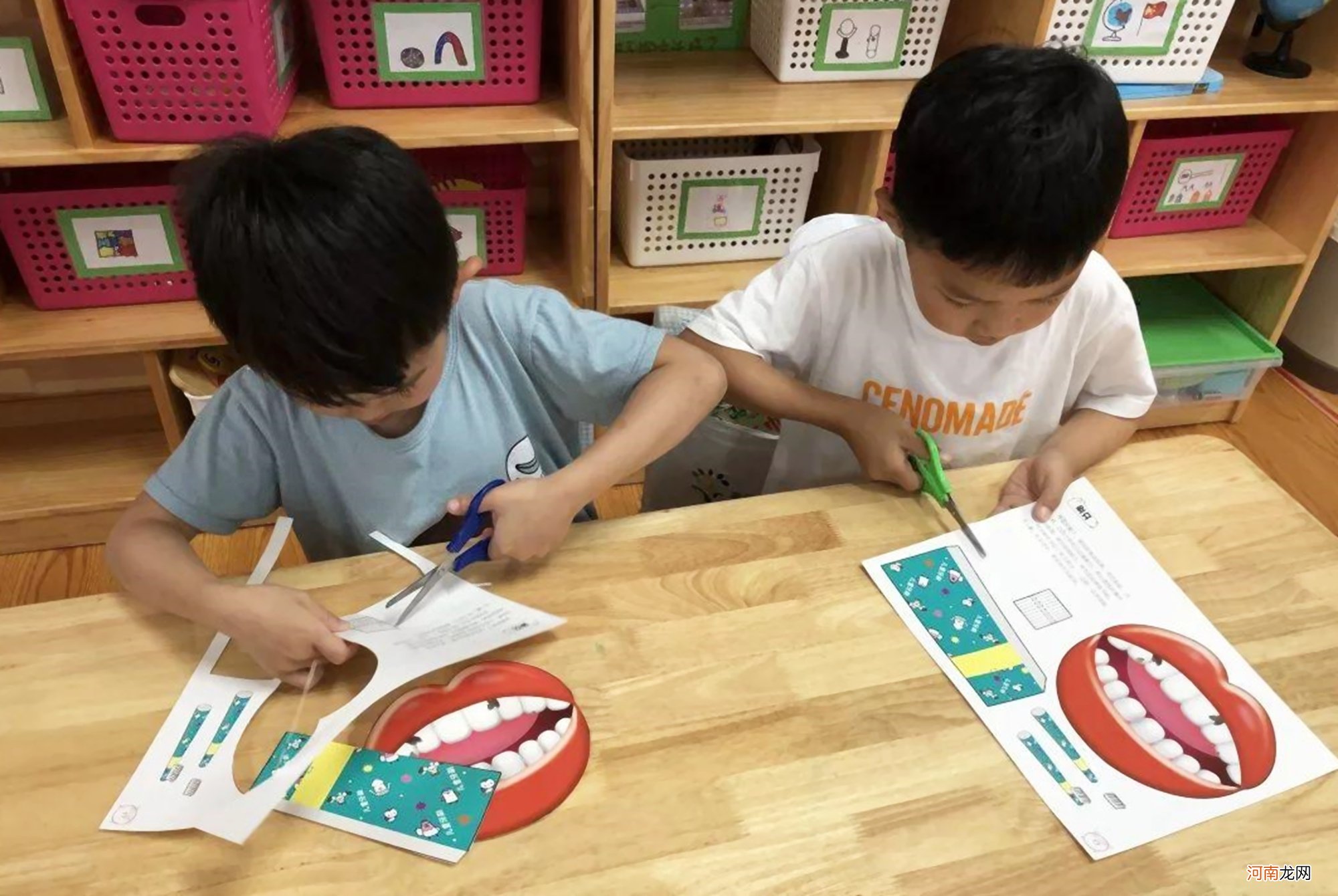 “上牙埋土里，下牙扔房顶”老一辈说辞有道理吗？正确处置是这样