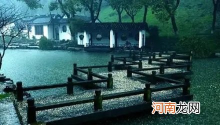 为什么“清明时节雨纷纷”？