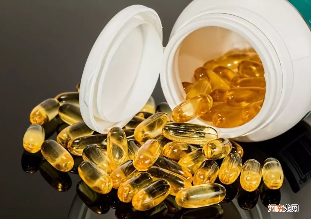 孕吐严重会导致胎儿缺乏营养吗？补充维生素能缓解，孕妈这样做