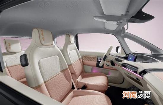 宝骏KiWi EV高定款上市 售价为8.98万元优质