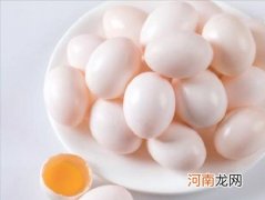 鸽子蛋和鹌鹑蛋有什么区别 鸽子蛋要怎么吃