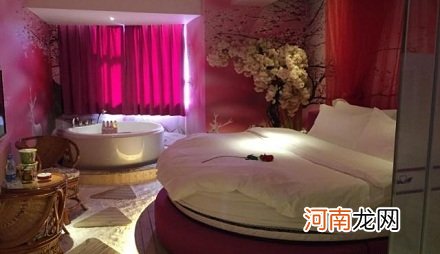 为什么情侣酒店喜欢用大圆床？